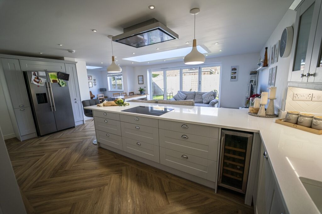 Aspen Shimmer Quartz worktops in a modern open plan kitchen with island seating