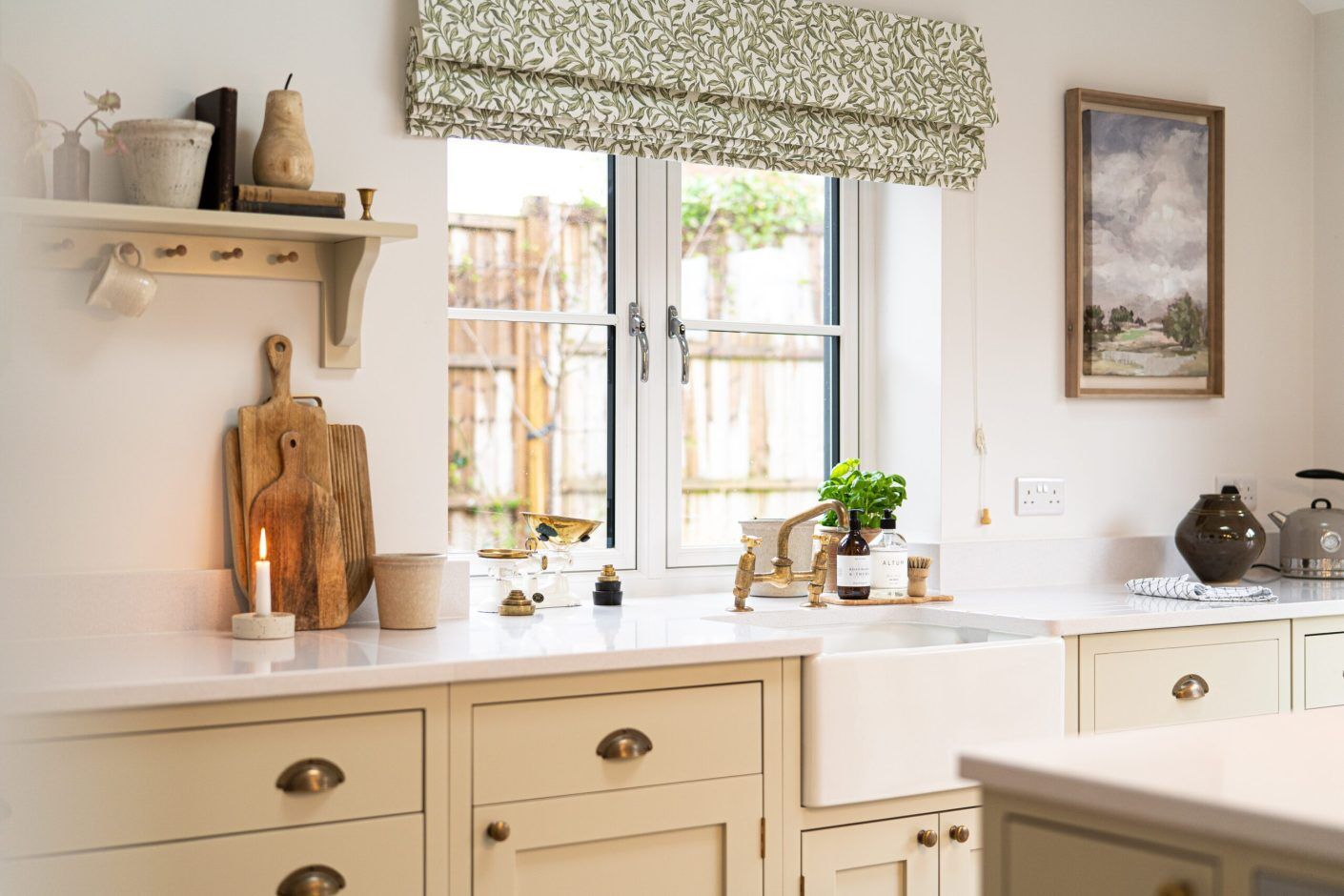 Light kitchen with Ice White Quartz worktops around the sink area and a smooth white surface finish