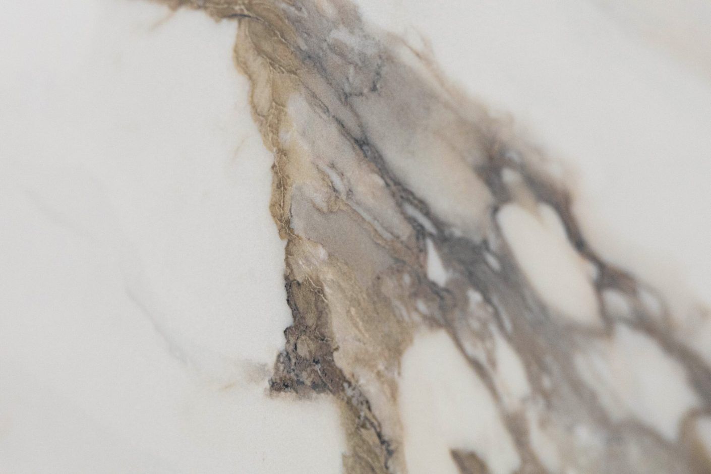 Macchia Antica Porcelain slab section with bold grey veining and golden accents concentrated through the centre