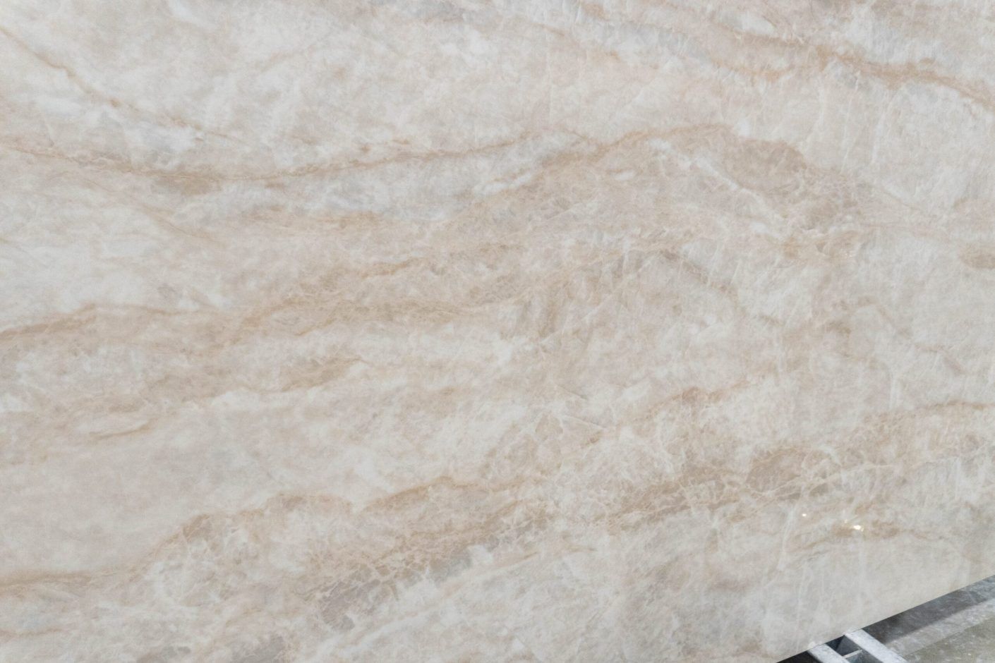 Perla Venata Porcelain slab sample showing soft beige veining and natural stone effect