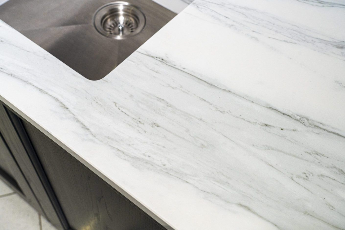 Bianco Lasa Porcelain worktop corner detail with soft grey veining beside an undermount sink