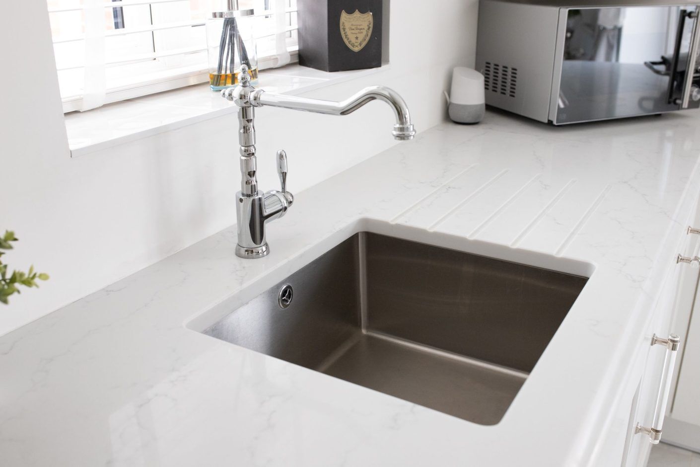 Statuario Bianco Porcelain worktops with stainless steel sink and chrome tap in a modern kitchen