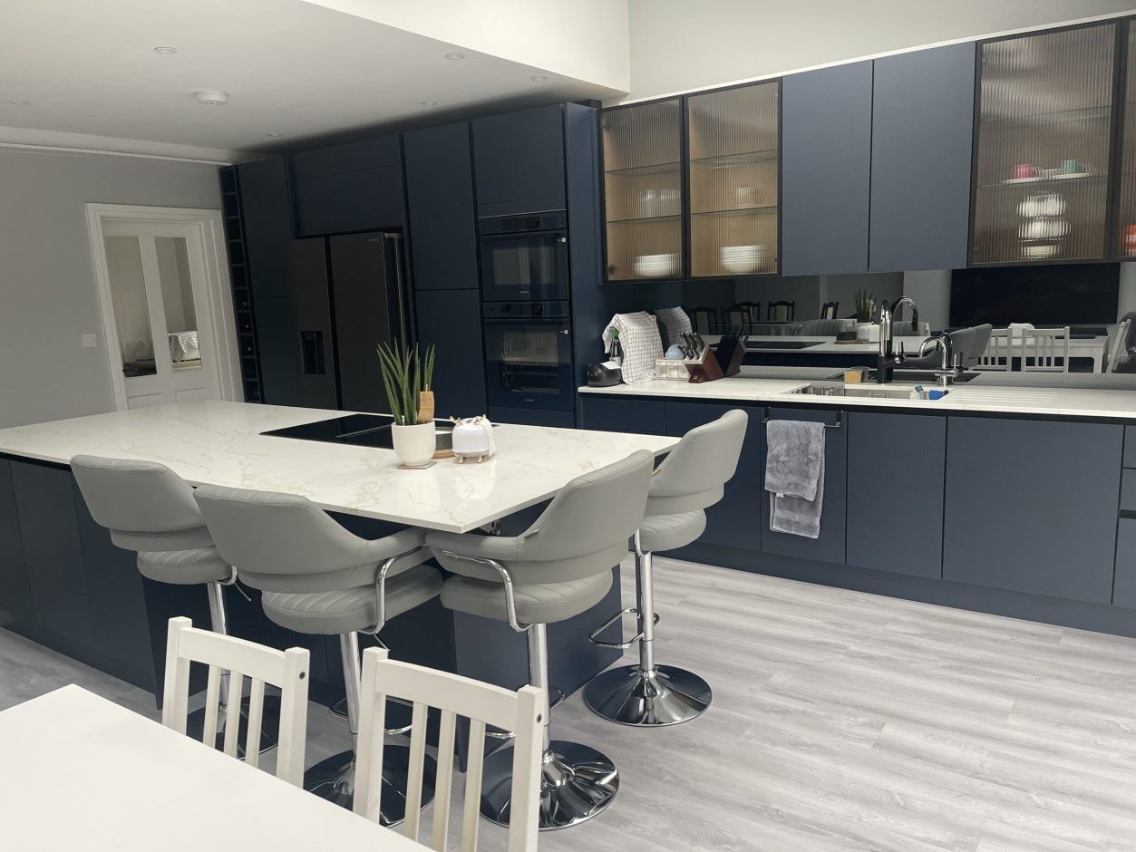 Aura 15 Porcelain slab with subtle grey veining on white background