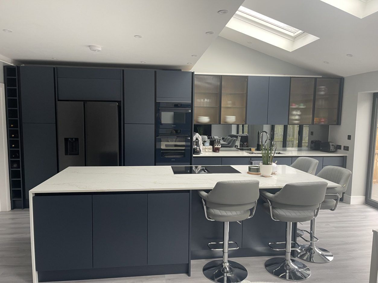 Aura 15 Porcelain kitchen worktop with island and rear doors